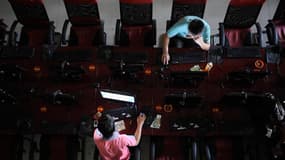 Le ministre de l'Intérieur, Manuel Valls, a déclaré jeudi soir qu'il entendait renforcer la lutte contre la menace djihadiste, notamment sur internet et les réseaux sociaux. /Photo d'archives/REUTERS