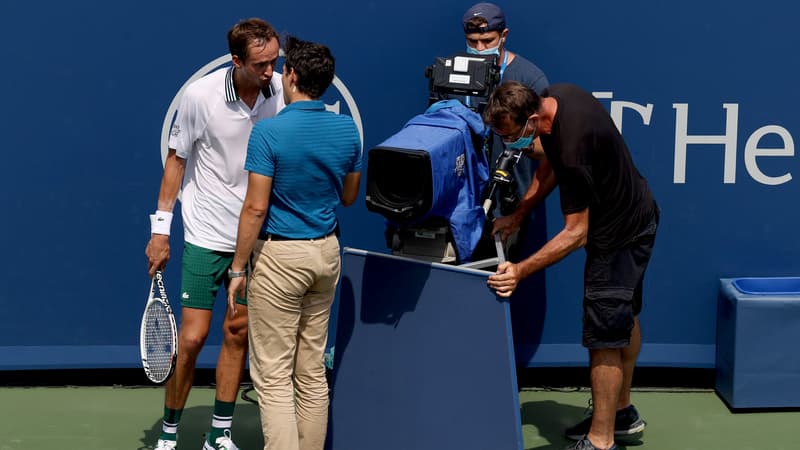 Tennis: pétage de plombs de Medvedev, qui menace de porter plainte après avoir percuté une caméra