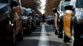 Uber renonce à faire concurrence aux taxis à Barcelone 