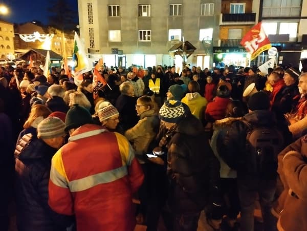 Un rassemblement contre la réforme des retraites s'est déroulé ce 16 février à Briançon dans la soirée.