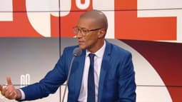 Karim Bouamrane le maire PS de Saint-Ouen, sur le plateau des Grandes Gueules le 16 septembre 2025, veut afficher le drapeau palestinien et le drapeau israélien sur le fronton de sa mairie