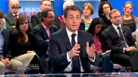 Invité de France 2, Nicolas Sarkozy n'a pas exclu que les électeurs UMP soient invités à voter blanc ou à s'abstenir en cas de duels Front National-Parti socialiste lors des élections législatives de juin prochain. /Copie du 26 avril 2012/REUTERS/France 2