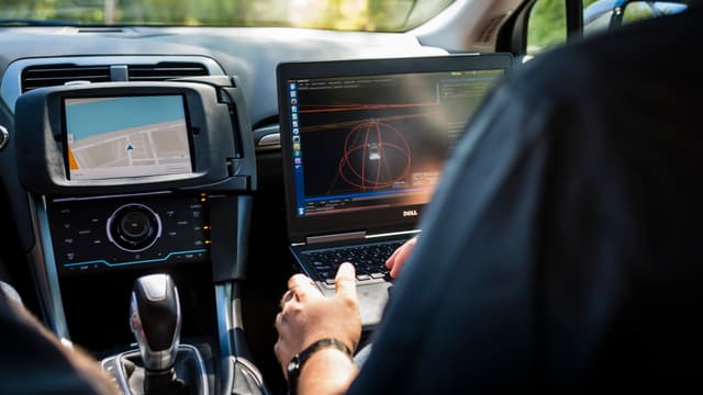Ford et Toyota veulent contrer Apple et Google.