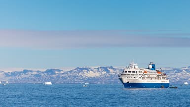 Le navire de croisière Sea Venture arrive à Ilulissat, dans l'ouest du Groenland, le 28 juin 2022.