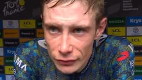 Jonas Vingegaard en larmes après l'arrivée de la 11e étape du Tour de France, le 10 juillet 2024