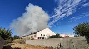  Un incendie est en cours dans un entrepôt de paille à Berre-l'Étang