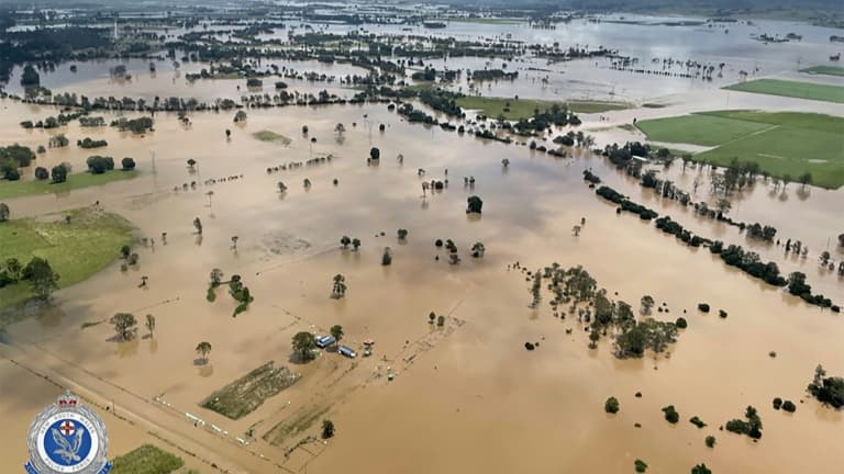 Vue aérienne des inondations fournie le 2 mars 2022 par la police de Nouvelle-Galles-du-Sud, en Australie 