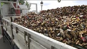 Paris: les "cadenas d'amour" retirés du pont des Arts