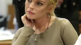 La justice californienne a condamné vendredi l'actrice américaine Lindsay Lohan à retourner en prison pour quatre mois, considérant qu'elle avait volé un collier durant sa période de mise à l'épreuve. /Photo prise le 10 mars 2011/REUTERS/David McNew/Pool