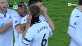 Quand Fernandez se fait péter le nez après le but de Swansea 