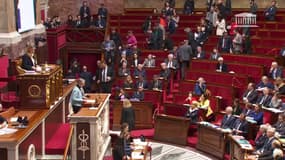 Les députés LFI quittent l'hémicycle lors du discours d'Élisabeth Borne