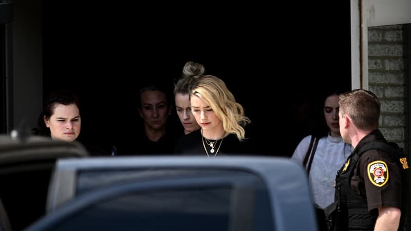 L'actrice Amber Heard à sa sortie du tribunal de Los Angeles ce mercredi à l'issue du procès qui l'opposait à Johnny Depp.