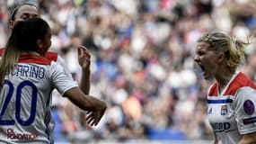 Delphine Cascarino et Ada Hegerberg (à droite)