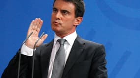 "Il faut que cette grève s'arrête le plus vite possible", plaide Manuel Valls.