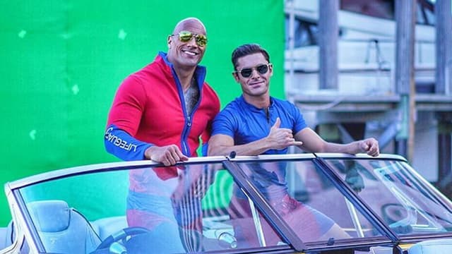 Dwayne Johnson et Zac Efron en tournage