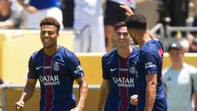 Fabian Ruiz célèbre un but du PSG avec ses coéquipiers, le 15 juin 2025