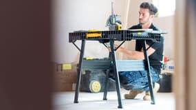 Quelle est cette offre proposée par ce marchand sur cet établi pliable ?
