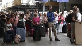 Les voyageurs patientant dans la gare Montparnasse à Paris, le 28 juillet 2018.