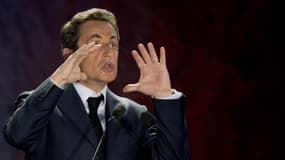 " Y a un poids mort pour la France qui appartiendra au passé en 2017", a lancé Nicolas Sarkozy.