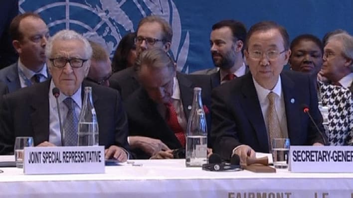 Le secrétaire général de l'ONU Ban Ki-moon (à droite) a ouvert la conférence de paix.