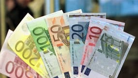 La déduction d'impôt au titre des dons aux associations pourrait disparaître, a déclaré le ministre du Budget, François Baroin, qui n'a pas encore tranché la question.