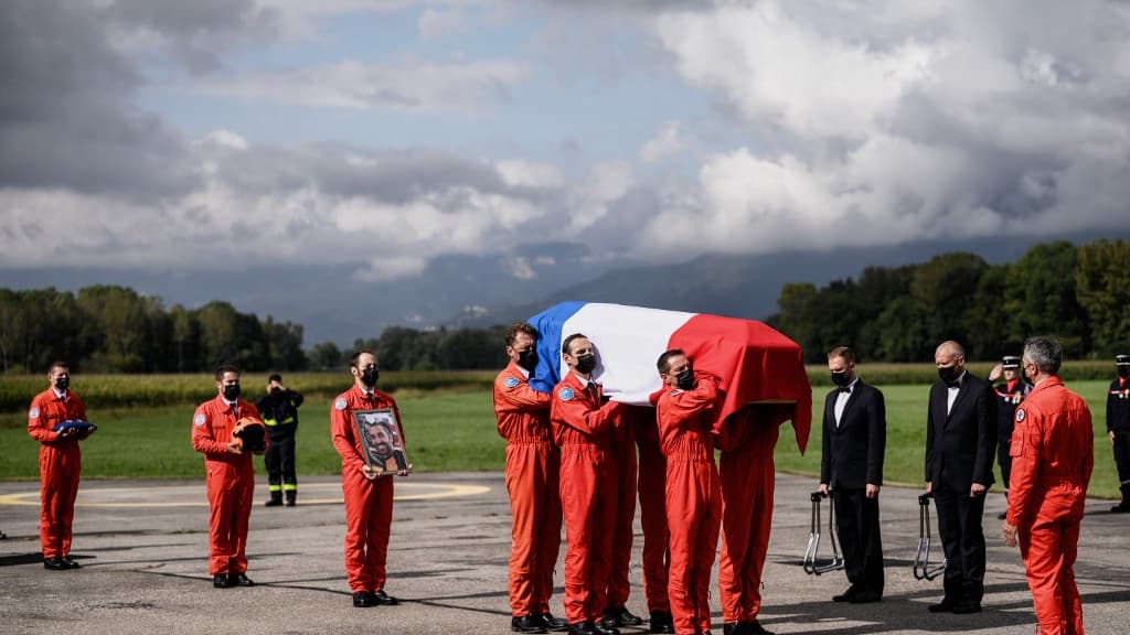 Cérémonie d'hommage au mécanicien mort dans un crash d'hélicoptère, le 12 septembre 2021. Cérémonie d'hommage au mécanicien mort dans un crash d'hélicoptère, le 12 septembre 2021.