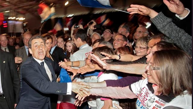 Lors d'un meeting à Bompas, dans les Pyrénées-Orientales, Nicolas Sarkozy a déclaré samedi vouloir s'adresser aux Français de la majorité silencieuse, ignorés selon lui par des sondages qui lui sont moins favorables. /Photo prise le 14 avril 2012/REUTERS/