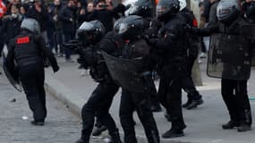 Des policiers de la BRAV-M lors d'une manifestation contre la réforme des retraites, le 7 mars 2023 à Paris (photo d'illustration)