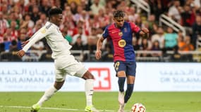 Aurélien Tchouaméni au duel avec Lamine Yamal lors de Barça-Real (5-2, Supercoupe d'Espagne), le 12 janvier 2025