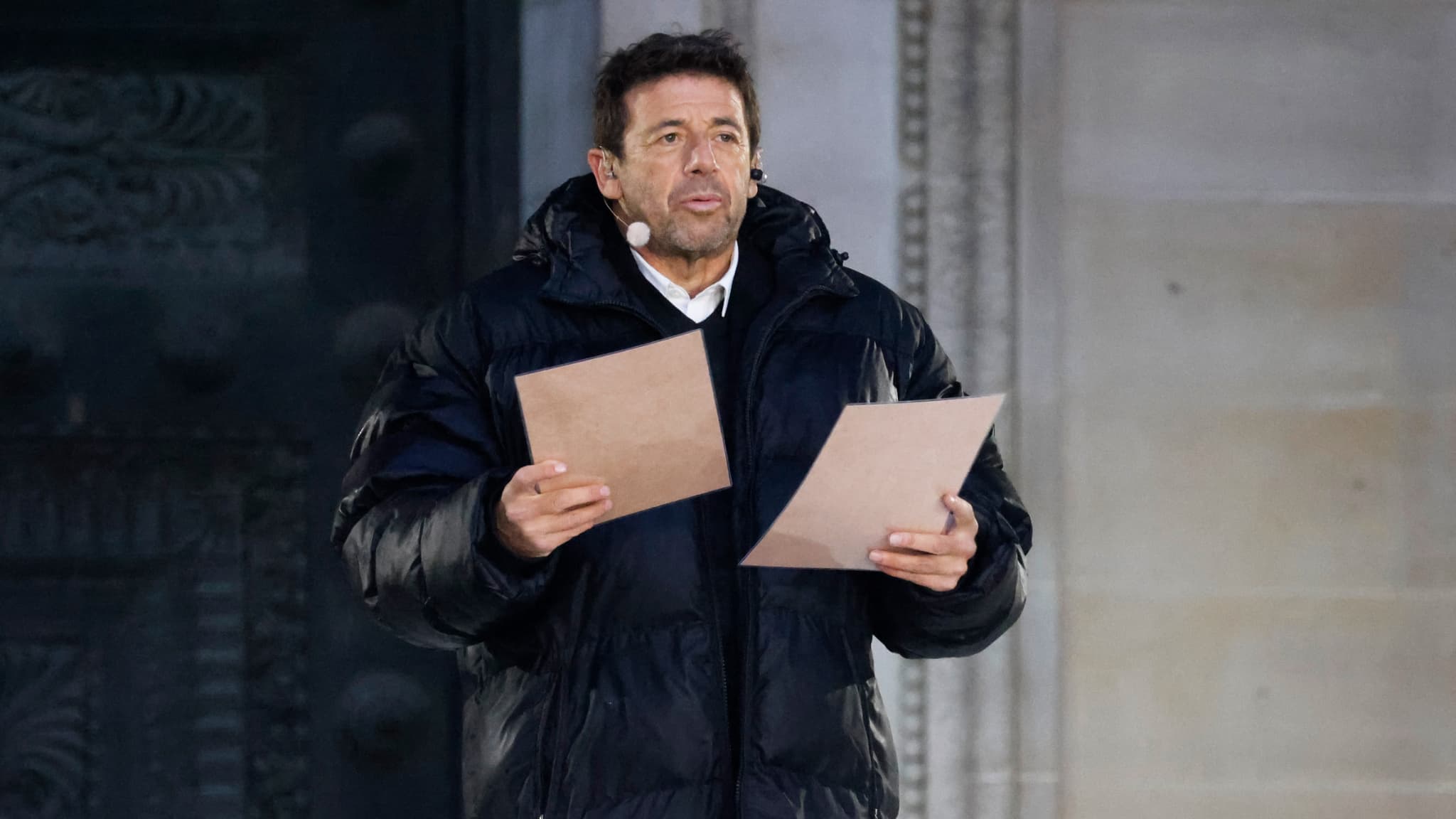 L'auteur-compositeur-interprète français Patrick Bruel se prépare à participer à une cérémonie d'État pour l'intronisation de Missak et Mélinee Manouchian au Panthéon à Paris le 21 février 2024. L'auteur-compositeur-interprète français Patrick Bruel se prépare à participer à une cérémonie d'État pour l'intronisation de Missak et Mélinee Manouchian au Panthéon à Paris le 21 février 2024.