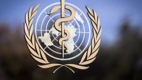 Le logo de l'Organisation mondiale de la santé, à son siège à Genève.