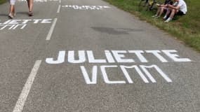 Le virage en l'honneur de Juliette Labous sur le Tour de France femmes, 16 août 2024