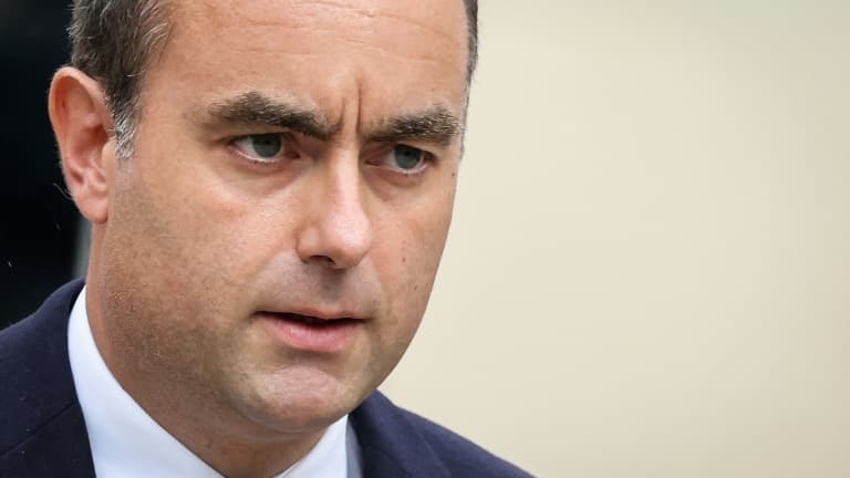 BAISSE D'IMPÔTS POUR LES COUPLES AU SMIC, DÉFISCALISATION DES HEURES SUP'... LES ÉTONNANTES PISTES DE SÉBASTIEN LECORNU POUR LE BUDGET 2026
