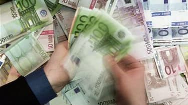 Le bouclier fiscal a coûté 586 millions d'euros à l'Etat en 2009, au bénéfice de 16.500 contribuables, a indiqué à des députés le ministre du Budget, François Baroin, selon le socialiste François Hollande. /Photo prise le 6 avril 2010/REUTERS/Russell Boyc