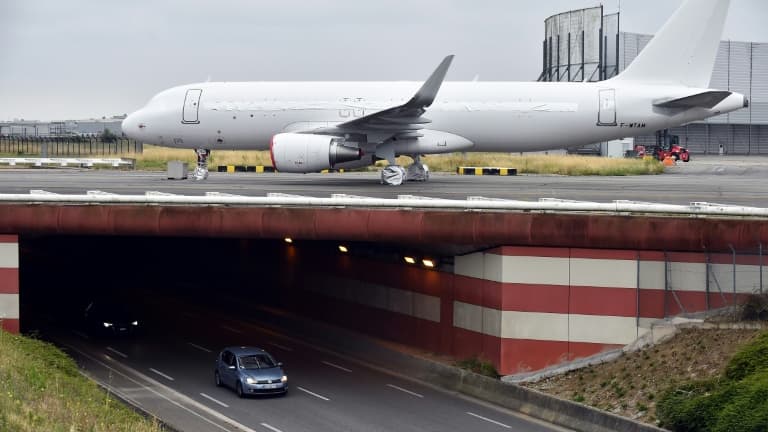 "Malgré quelques signaux positifs venant d'Airbus, qui remonte à 40 A320 par mois, notre activité est en recul de 40% par rapport à 2019", a expliqué Christian Cornille, président de Mecachrome.