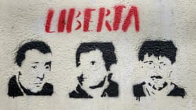 Un graffiti représentant Yvan Colonna, Alain Ferrandi et Pierre Alessandri, le 14 mars 2022 à Bastia