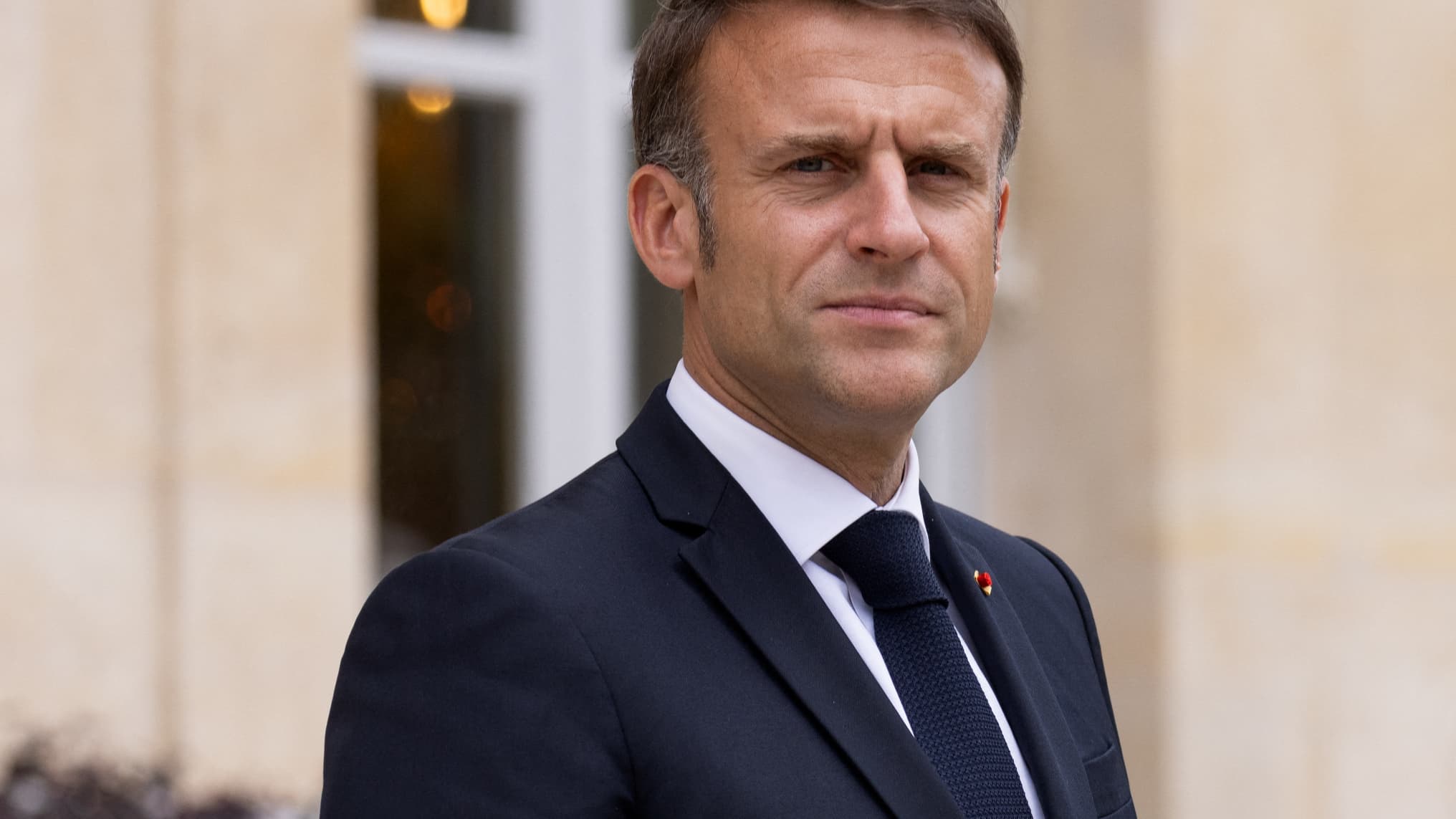 jo-2024-emmanuel-macron-appelle-une-tr-ve-olympique-et-politique