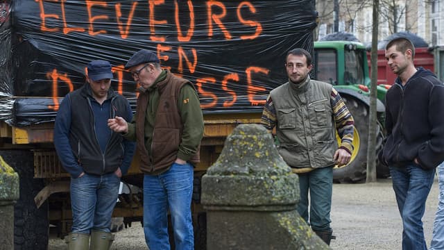 Malgré les annonces de Manuel Valls, les agriculteurs ne semblent pas vouloir cesser leur mouvement.