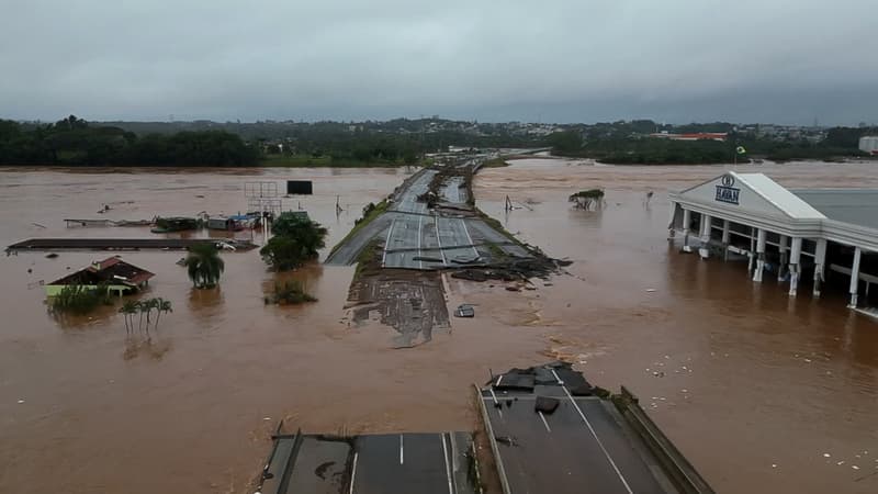 Un pont inondé dans l'État du Rio Grande do Sul, au Brésil, après d'importantes inondations qui ont fait des dizaines de victimes, le 3 mai 2024.