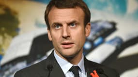 Emmanuel Macron a fustigé le comportement de quelques personnes "stupides" au sujet des violences qui ont touché le CCE d'Air France.