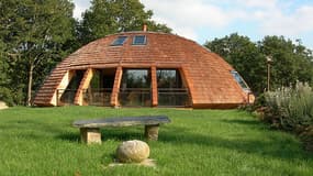 Domespace, une maison en forme de soucoupe volante rotative et écologique
