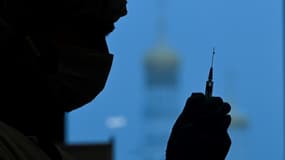Une seringue du vaccin russe Sputnik-V contre le Covid-19, le 31 janvier 2022 à Moscou