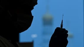 Une seringue du vaccin russe Sputnik-V contre le Covid-19, le 31 janvier 2022 à Moscou