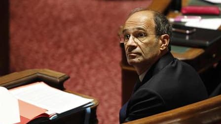 Eric Woerth est sorti dimanche du gouvernement français après huit mois compliqués au ministère du Travail, où il a dû défendre la réforme des retraites en même tant que sa probité dans l'affaire Bettencourt. /Photo prise le 22 octobre 2010/REUTERS/Charle