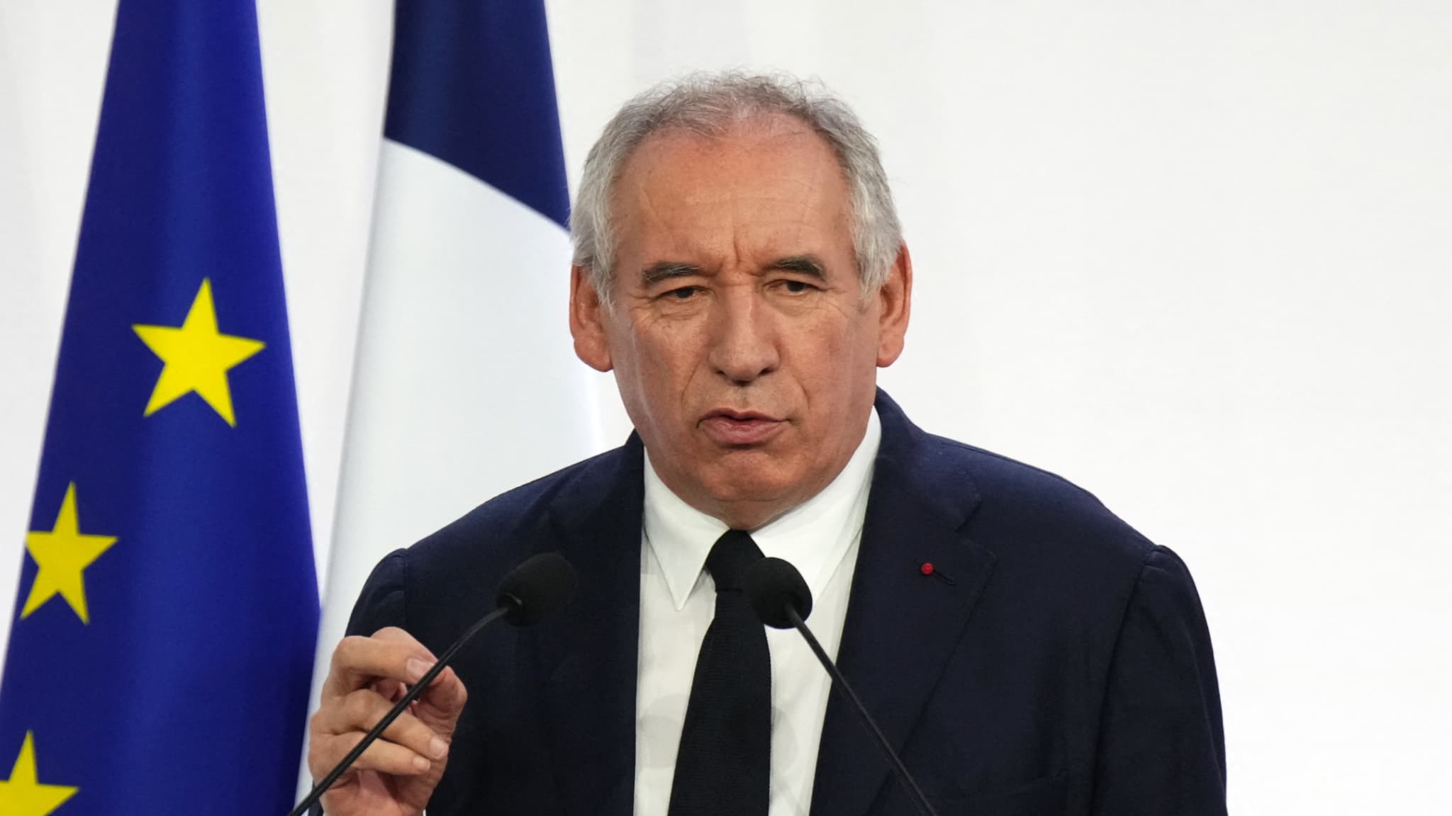 "LA DETTE, C'EST L'ESCLAVAGE DES PLUS JEUNES": BAYROU APPELLE LES "GÉNÉRATIONS DU BABY-BOOM" À NE "PAS SE DÉSINTÉRESSER" DE LEUR SITUATION