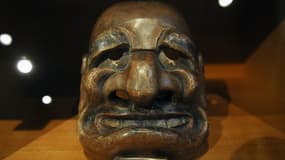 Le fameux masque japonais ressemblant à Jacques Chirac sera aussi présent au rendez-vous de l'exposition. 