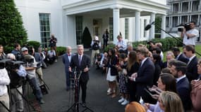 Kevin McCarthy s'adressant à la presse, le 22 mai 2023 devant la Maison Blanche, à Washington