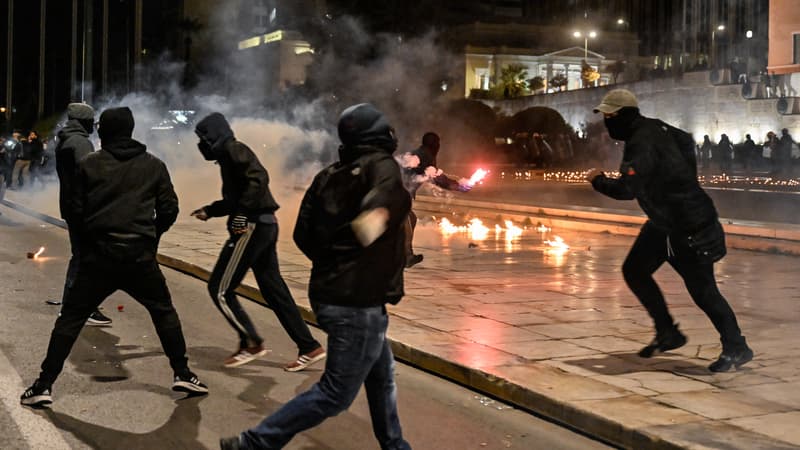 Catastrophe ferroviaire en Grèce: violents heurts entre policiers et manifestants à Athènes