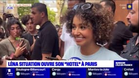Paris: Léna Situations "étonnée" du nombre de fans présents à l'ouverture de son "hôtel"