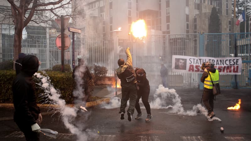 Des échauffourées ont éclaté en amrge de la manifestation en soutien à Yvan Colonna qui s'est tenue dimanche 13 mars 2022 à Bastia en Corse.